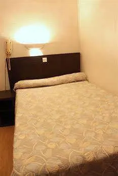 **  Hotel Anya Paříž Francie