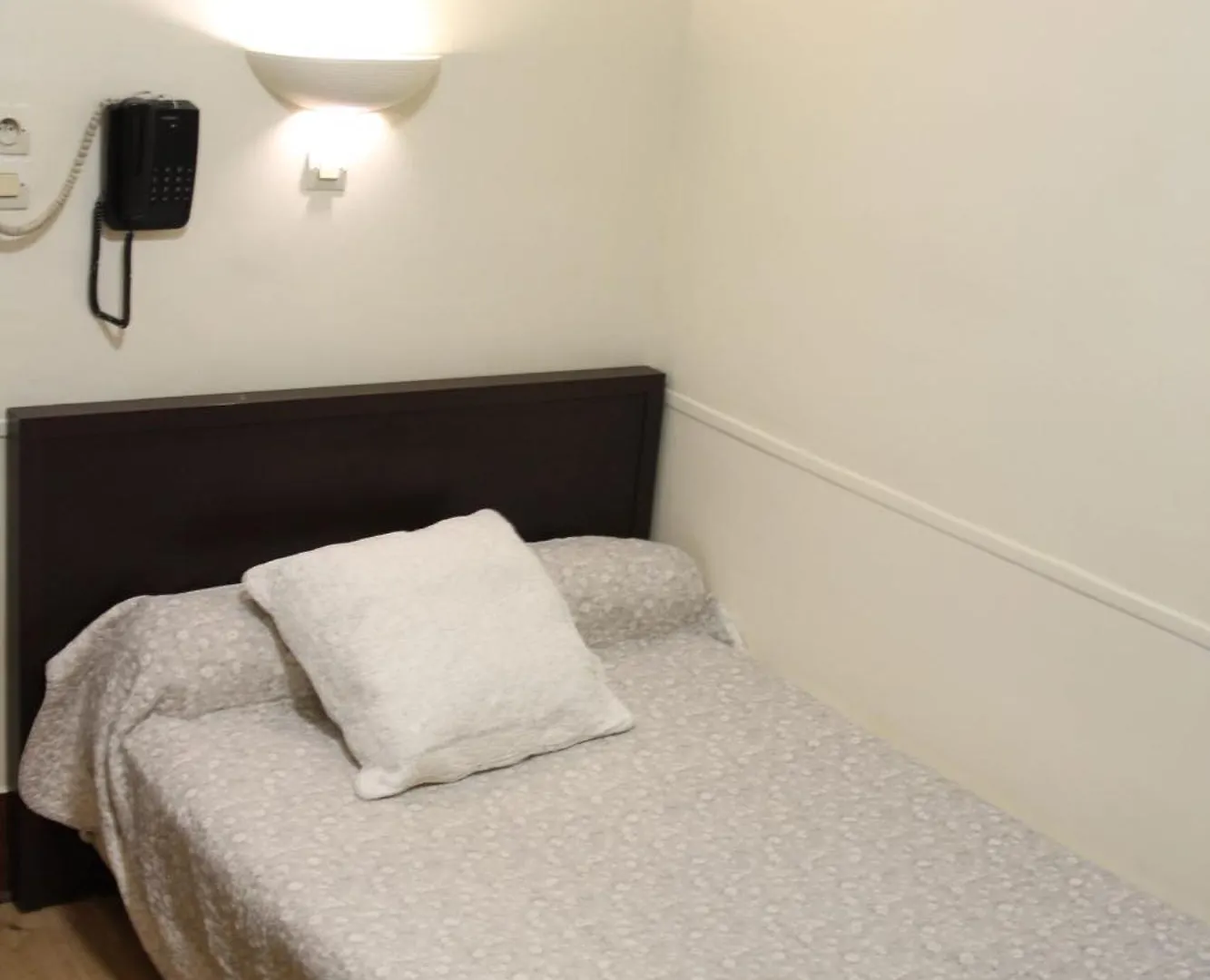 **  Hotel Anya Parigi Francia