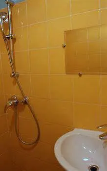 **  Hotel Anya Paris France